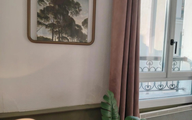 Le Village Montmartre by Hiphophostels