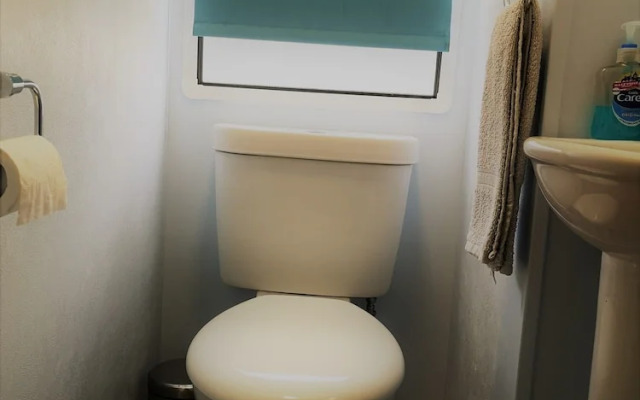 Whitstable Caravan - 5 Minutes Away From the Beach