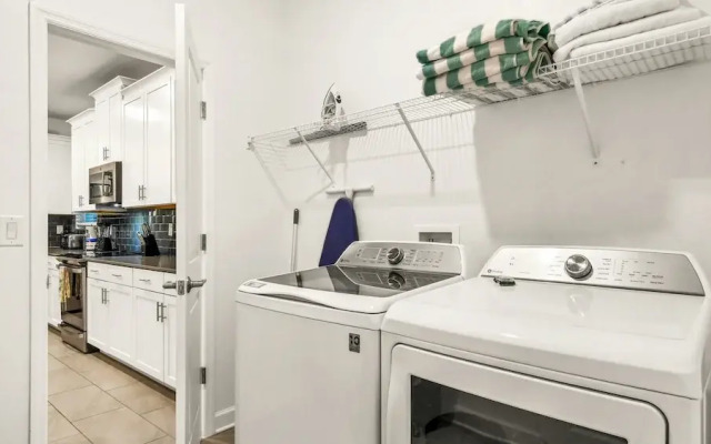 5BR Disney Villa, Private Pool,spa, Game Room