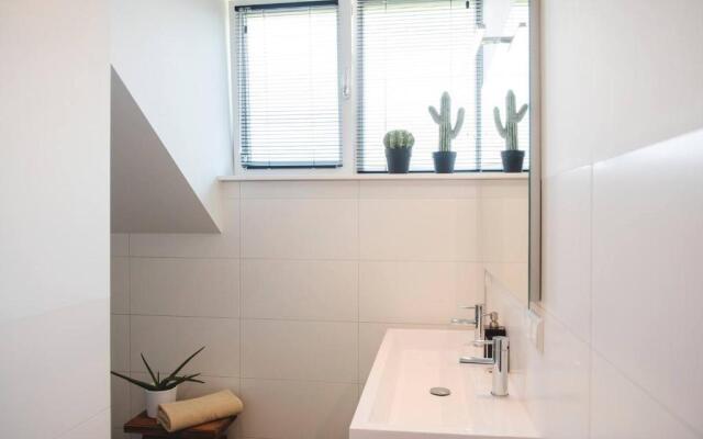 Luxury villa on peaceful location. Boat optional