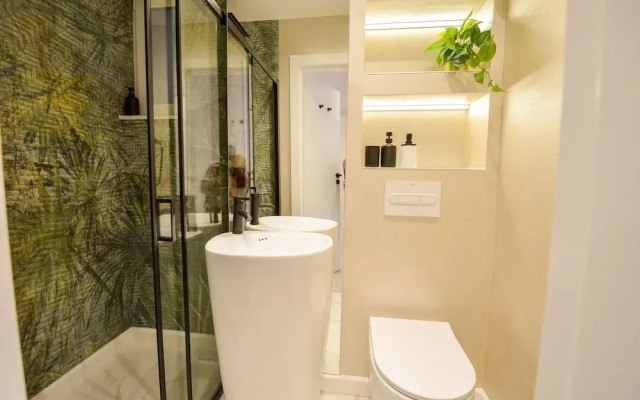 Celeste - One Bedroom Apartment - Next to Victoria Avenue and Cismigiu Park