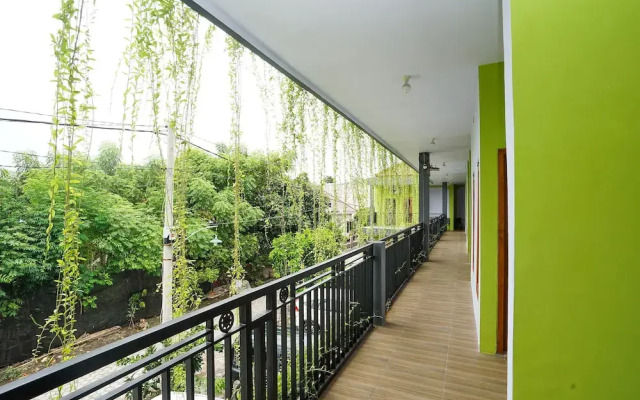 OYO 496 Eston House