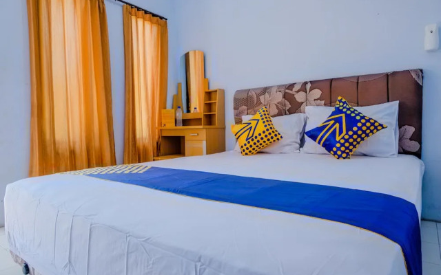 Asembagus Family by OYO Rooms