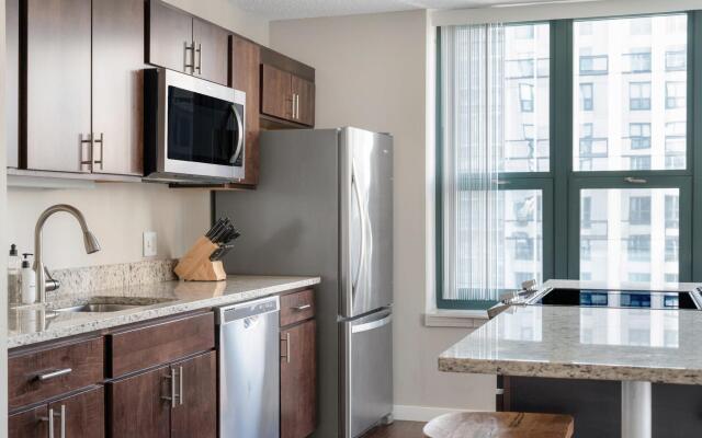 Chicago | Contactless! Family Friendly 2BD/2BA + Kitchen, W/D