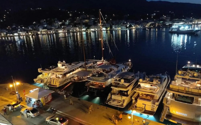 Manessi City Hotel