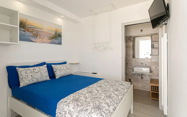 Bilocale con piscina a 500 m dal mare