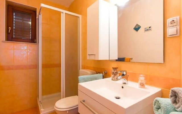 Cosy Apartment in Klenovica With Garden