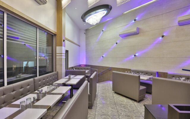 OYO 11007 Hotel Amity