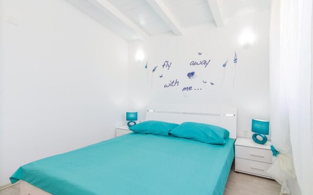 Beautiful Home in Cubani With Wifi and 2 Bedrooms