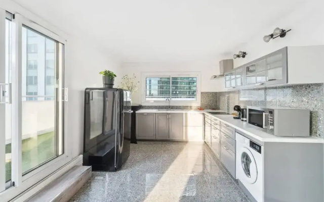 Exceptional Terrace apt - La D Fense - Bail Mob