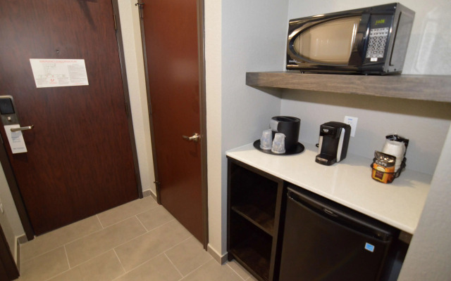 Best Western Plus Waller Hotel