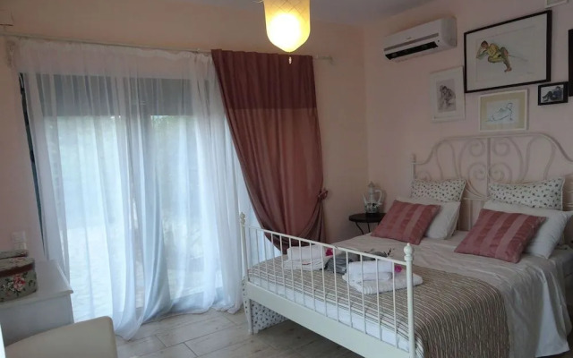 Artist's Villa Red Rose