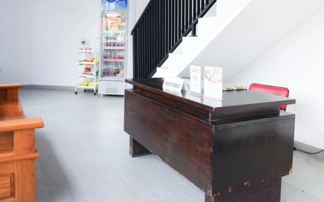 RedDoorz Plus Syariah @ Umyas Hotel near Terminal Anjuk Ladang Nganjuk – Lobby – Nganjuk