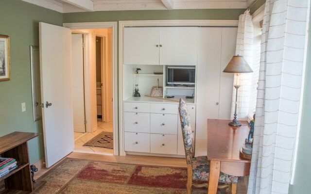 Atelier 1107 - 2 Br Condo