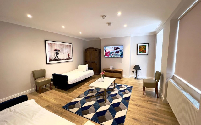 Spacious Two Bedroom Apartment in Westminster