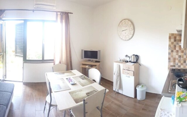 Apartment With one Bedroom in Trogir, With Enclosed Garden and Wifi