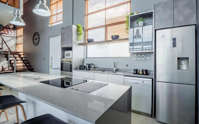 516 Point Bay - Super Stylish for Less