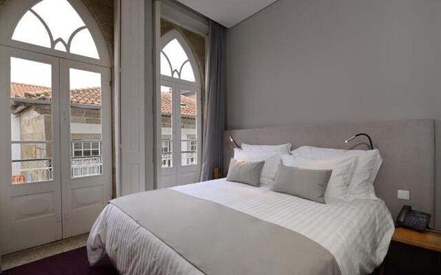 EMAJ Guimarães Boutique Hotel