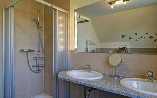 Holiday House Nightingale, Glowe