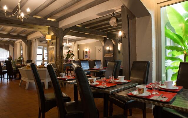 The Originals Access, Hostellerie des Pins