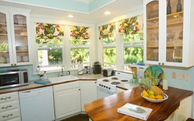 Iao Valley Inn