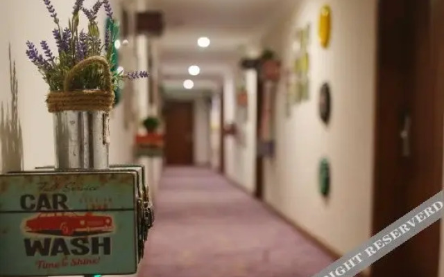 Yake Town Holiday Hotel (Changchun Qingnian Road CRRC Railcar Factory)