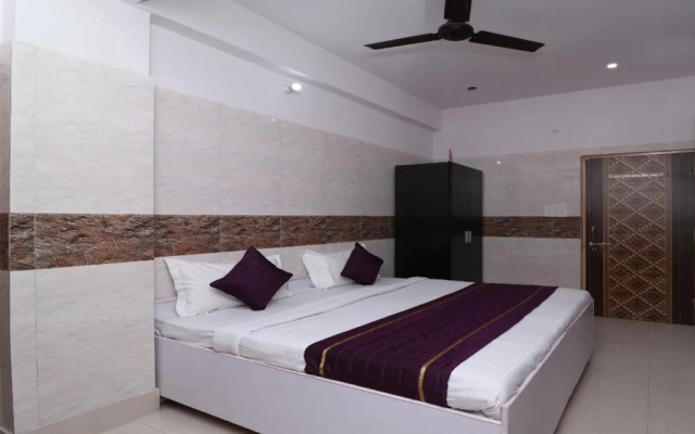 OYO 12911 New Capital Inn