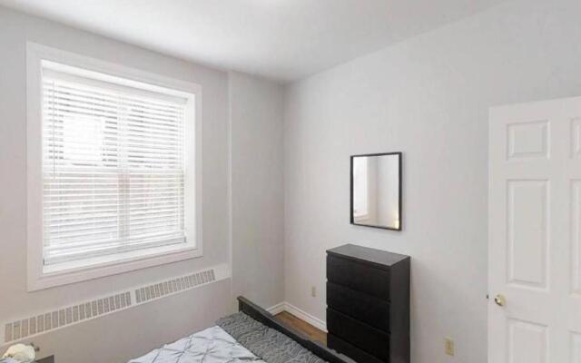 Bright Cozy Condo The Heart of Uptown 2BED Coffee & tea