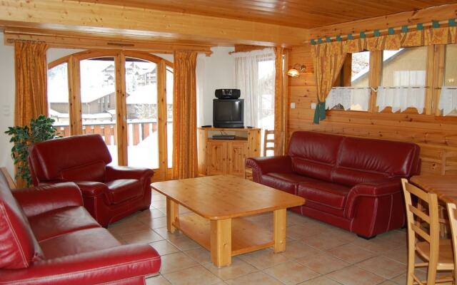 10-pers. Holiday Home With Sauna Near Center of Champagny