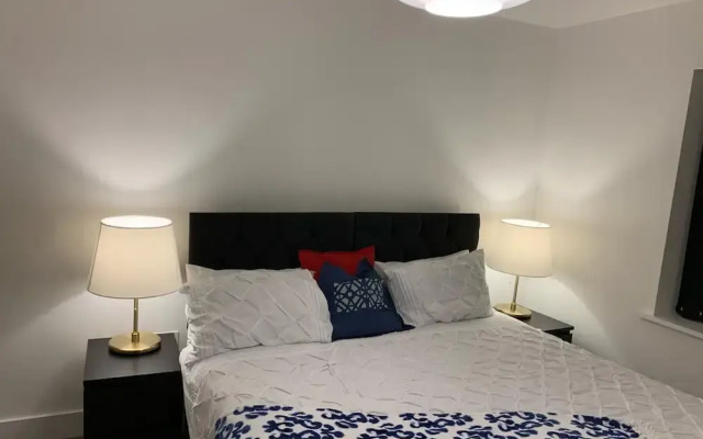 Brand New Entire 4 Bed House/multiple Parking
