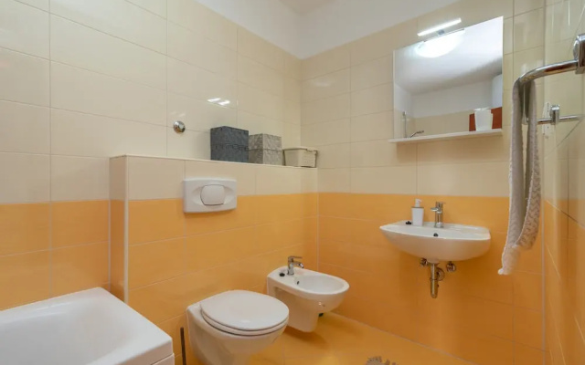 Modern apt w. Terrace, 2 min Walk to the Beach