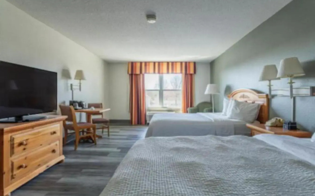 Lancaster Inn and Suites