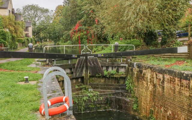 13 Bowbridge Lock