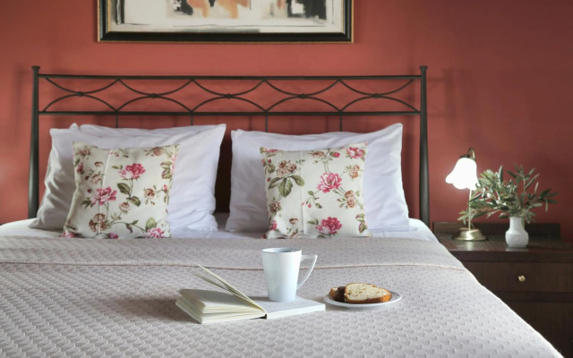 Yalis Hotel