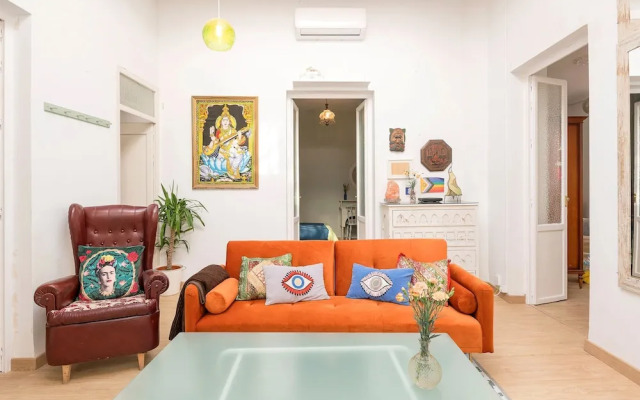 Starlight in Cadiz With 3 Bedrooms and 1 Bathrooms