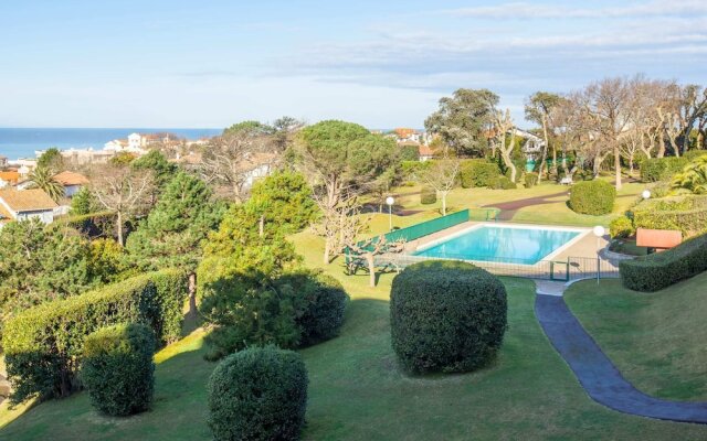 Large Apartment With Swimming Pool and sea View