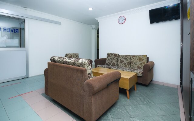 River Inn by OYO Rooms