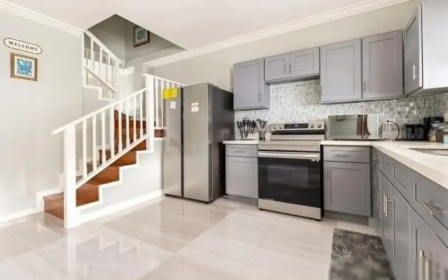 Charming Sea View Town House Chef Driver Optional