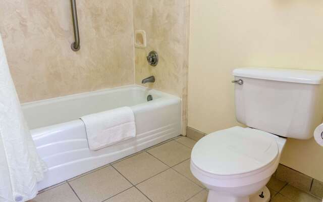 Econo Lodge Inn & Suites