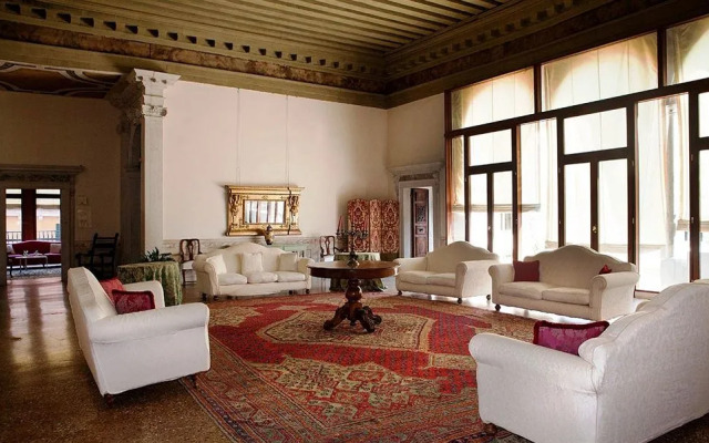 Palazzo Contarini Della Porta Di Ferro