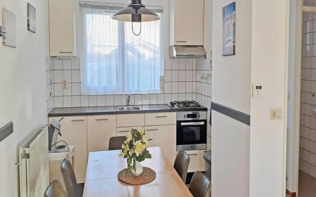 Cosy Bungalow Near the Beach