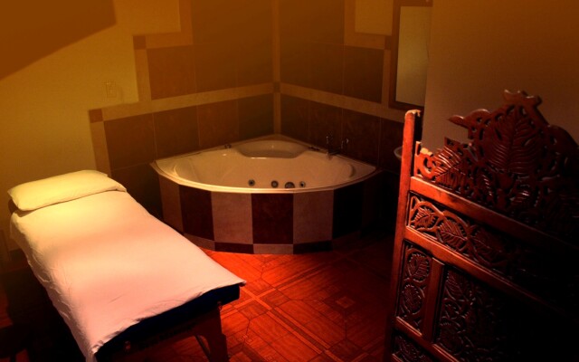 Charlies Place Hotel & Spa
