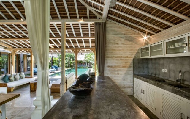 Luxury 4 Bedroom Villa With Private Pool, Bali Villa 2007