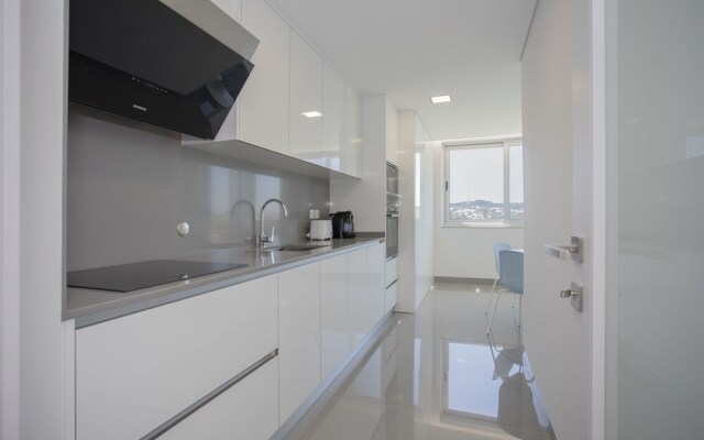 Liiiving- Luxury River View Apartment II