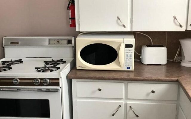 Anchor Motel and Suites