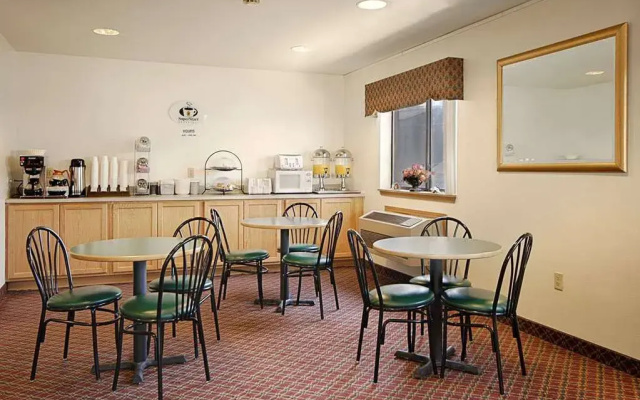 Super 8 York