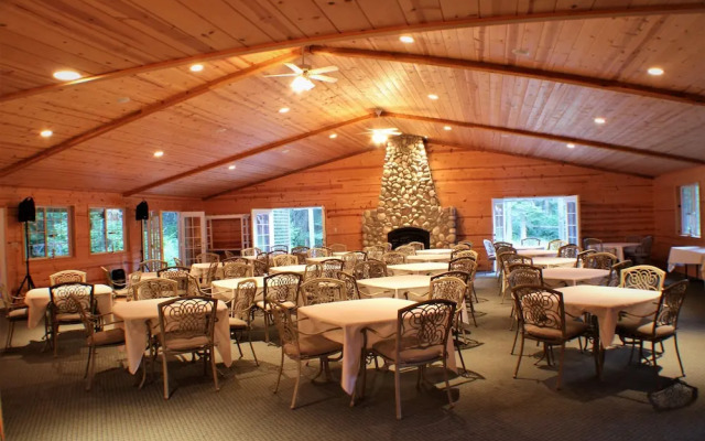 River Road Venue & Lodging