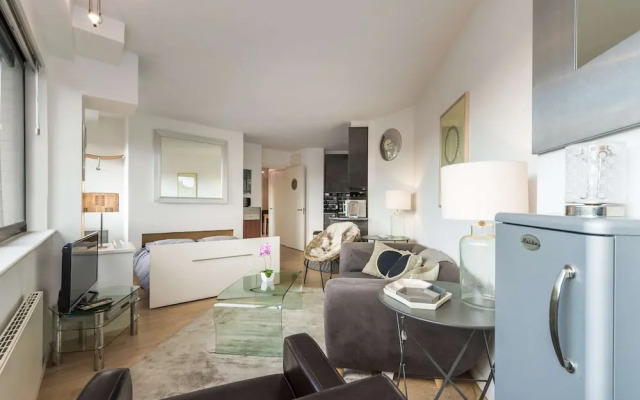 The Snug Spot - Fitzrovia - By Frankie Says