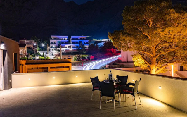 Sunshine House Makarska with Free Beach Parking