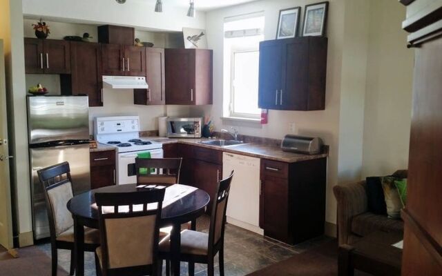 Pemberton Gateway Village Suites Hotel
